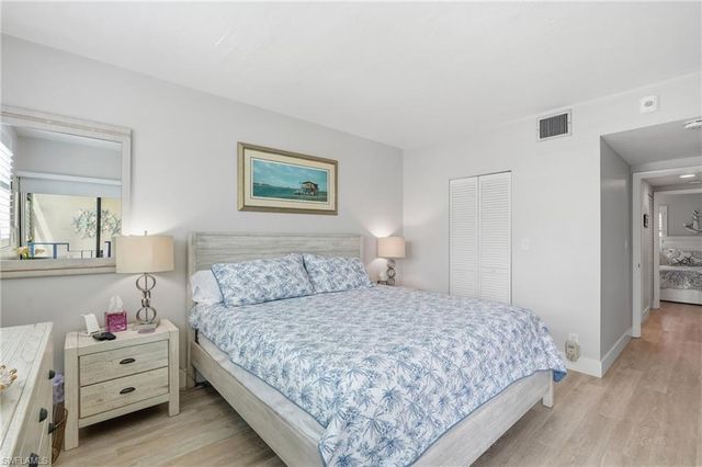 803 River Point DR 107B, Naples, FL 34102