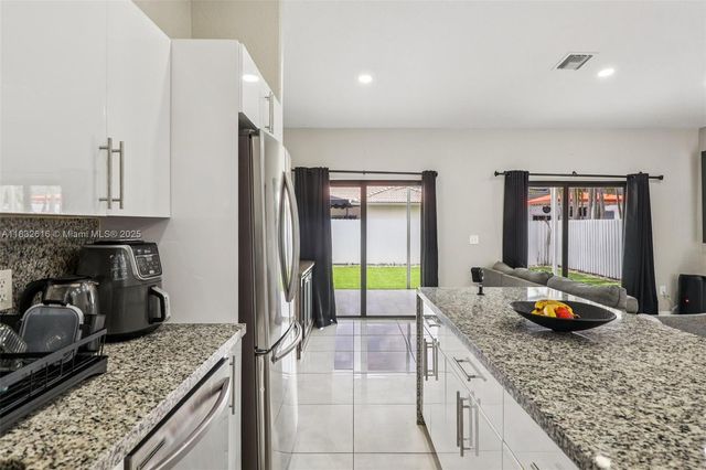 7754 NW 201st Ter, Hialeah, FL 33015