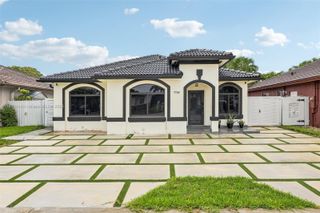 7754 NW 201st Ter, Hialeah, FL 33015