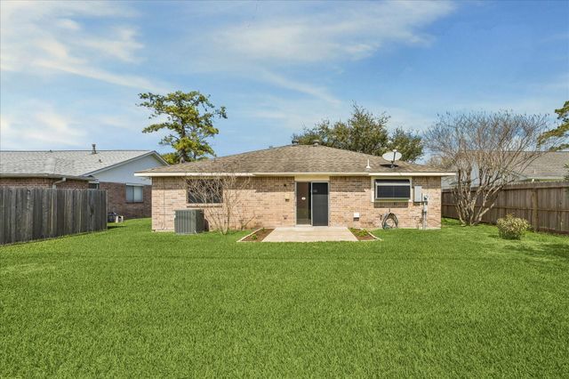 2906 S Peach Hollow Circle, Pearland, TX 77584
