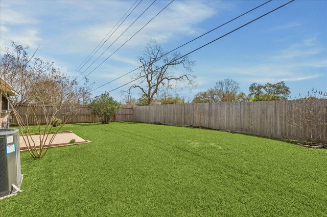 2906 S Peach Hollow Circle, Pearland, TX 77584