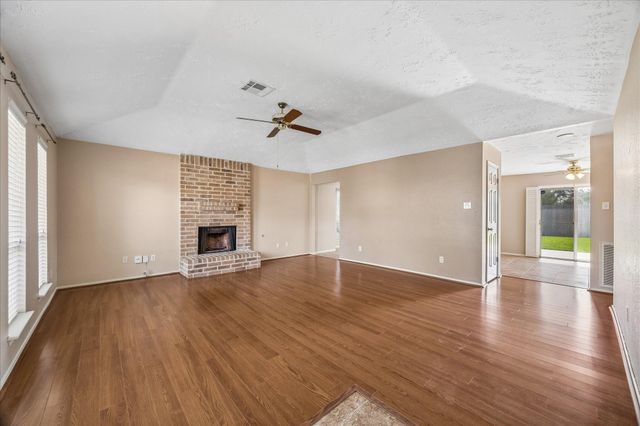2906 S Peach Hollow Circle, Pearland, TX 77584