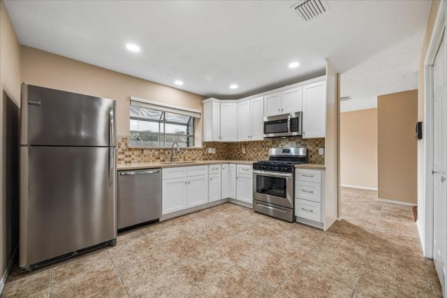 2906 S Peach Hollow Circle, Pearland, TX 77584