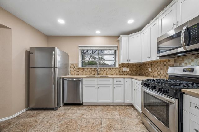 2906 S Peach Hollow Circle, Pearland, TX 77584