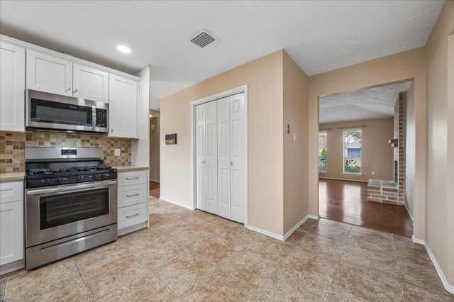 2906 S Peach Hollow Circle, Pearland, TX 77584