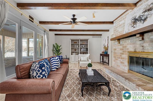 1937 Saucon Dale Circle, Lower Saucon Twp, PA 18015