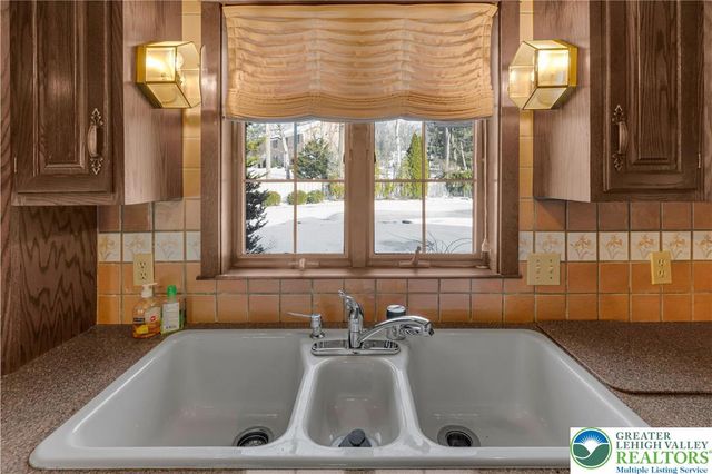 1937 Saucon Dale Circle, Lower Saucon Twp, PA 18015