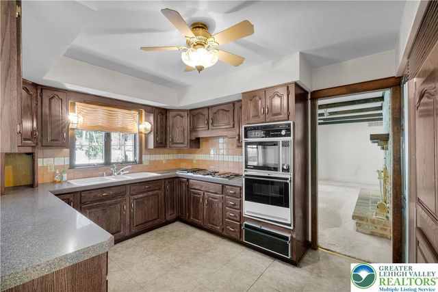 1937 Saucon Dale Circle, Lower Saucon Twp, PA 18015