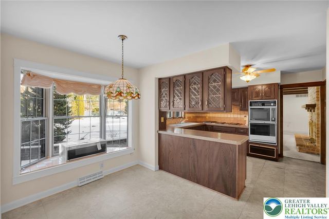 1937 Saucon Dale Circle, Lower Saucon Twp, PA 18015