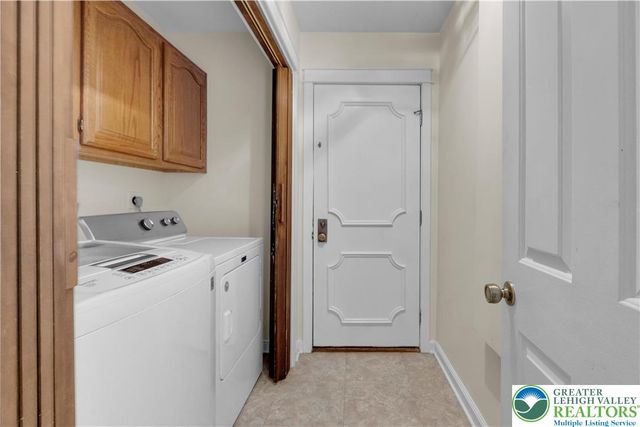 1937 Saucon Dale Circle, Lower Saucon Twp, PA 18015