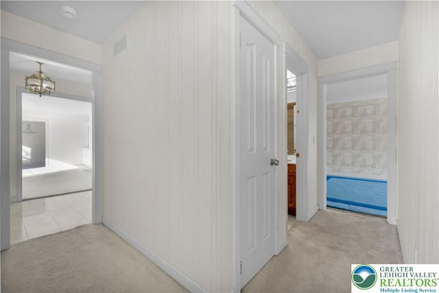 1937 Saucon Dale Circle, Lower Saucon Twp, PA 18015