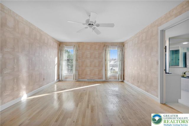 1937 Saucon Dale Circle, Lower Saucon Twp, PA 18015