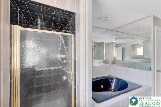 1937 Saucon Dale Circle, Lower Saucon Twp, PA 18015