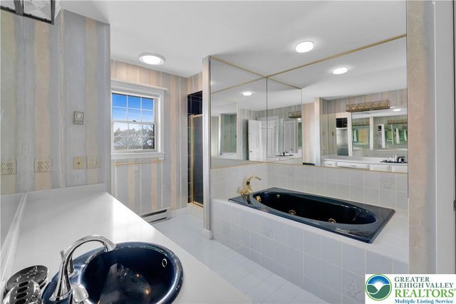 1937 Saucon Dale Circle, Lower Saucon Twp, PA 18015