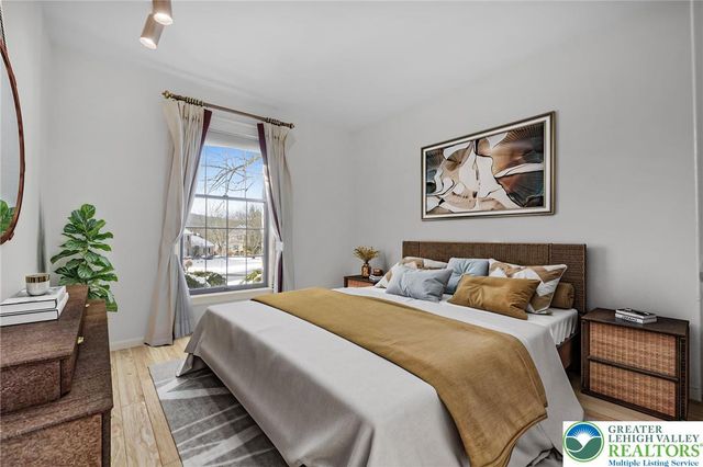 1937 Saucon Dale Circle, Lower Saucon Twp, PA 18015