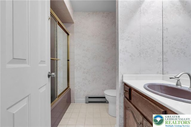 1937 Saucon Dale Circle, Lower Saucon Twp, PA 18015