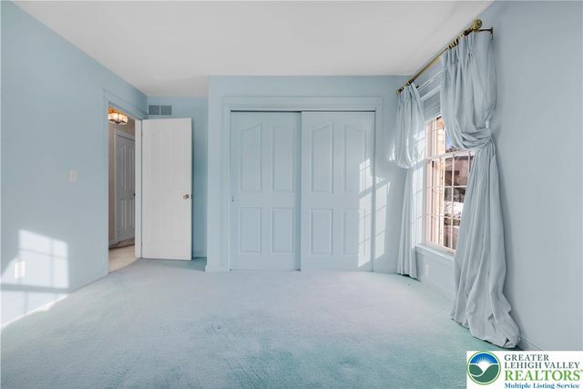 1937 Saucon Dale Circle, Lower Saucon Twp, PA 18015