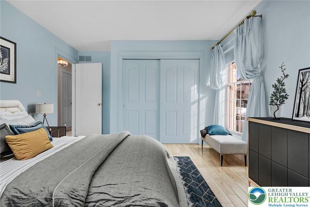 1937 Saucon Dale Circle, Lower Saucon Twp, PA 18015