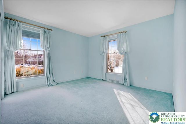 1937 Saucon Dale Circle, Lower Saucon Twp, PA 18015