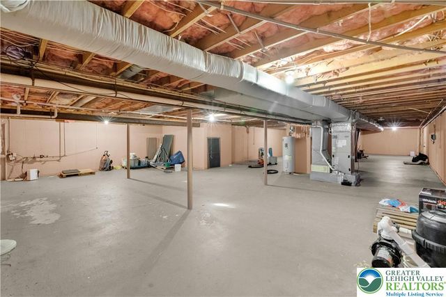 1937 Saucon Dale Circle, Lower Saucon Twp, PA 18015