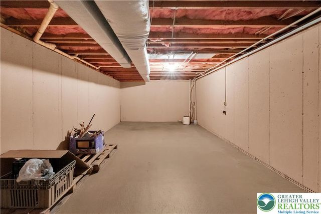 1937 Saucon Dale Circle, Lower Saucon Twp, PA 18015