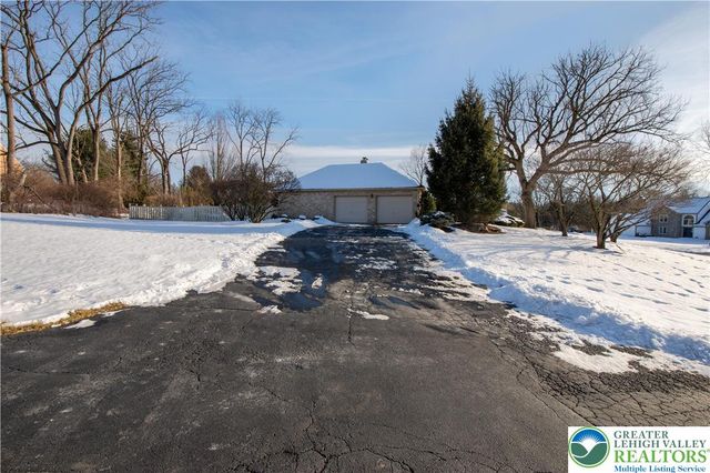 1937 Saucon Dale Circle, Lower Saucon Twp, PA 18015