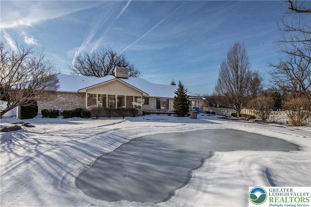 1937 Saucon Dale Circle, Lower Saucon Twp, PA 18015