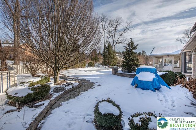 1937 Saucon Dale Circle, Lower Saucon Twp, PA 18015