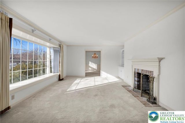 1937 Saucon Dale Circle, Lower Saucon Twp, PA 18015