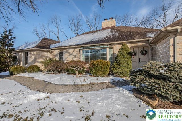 1937 Saucon Dale Circle, Lower Saucon Twp, PA 18015