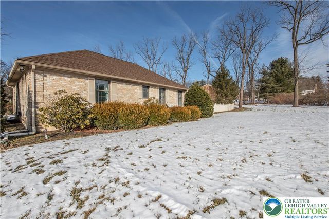 1937 Saucon Dale Circle, Lower Saucon Twp, PA 18015