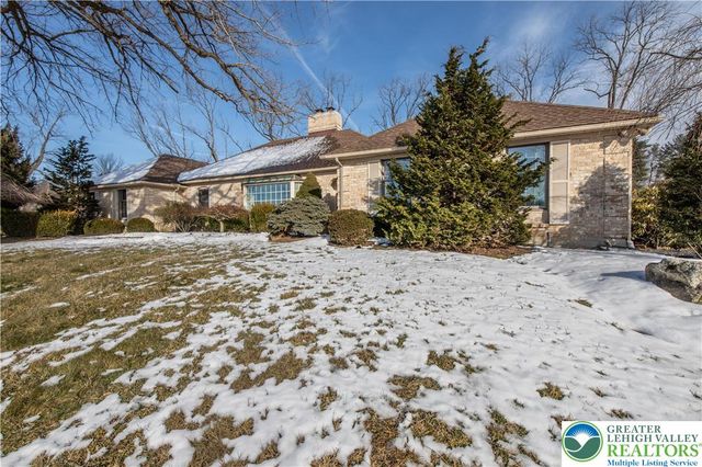 1937 Saucon Dale Circle, Lower Saucon Twp, PA 18015