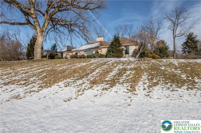 1937 Saucon Dale Circle, Lower Saucon Twp, PA 18015