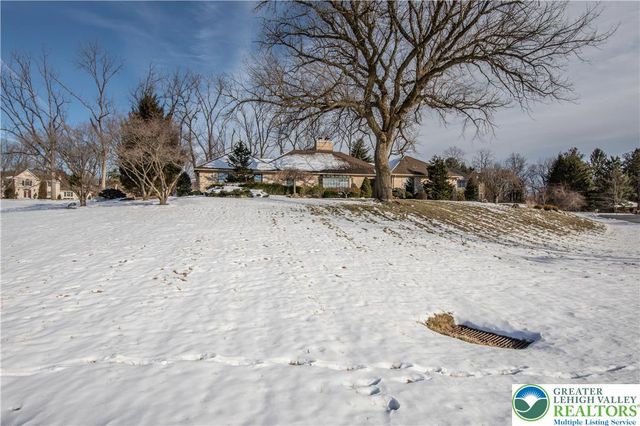 1937 Saucon Dale Circle, Lower Saucon Twp, PA 18015