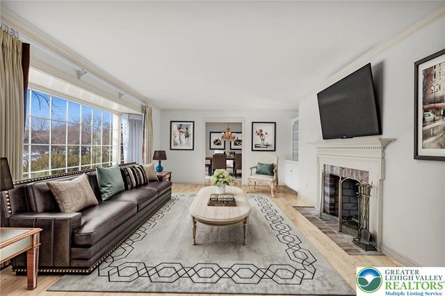 1937 Saucon Dale Circle, Lower Saucon Twp, PA 18015