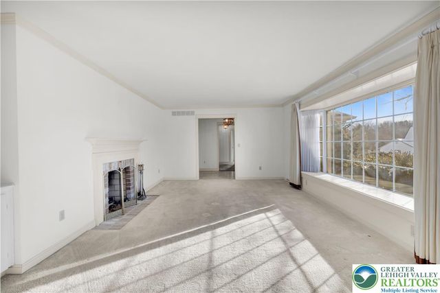 1937 Saucon Dale Circle, Lower Saucon Twp, PA 18015