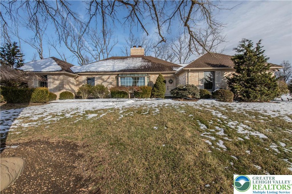 1937 Saucon Dale Circle, Lower Saucon Twp, PA 18015