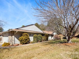 132 Deerlake Drive, Asheville, NC 28803