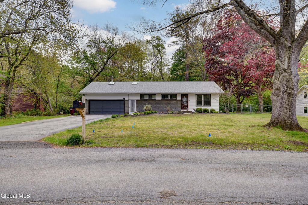 129 Okara Drive, Guilderland, NY 12303