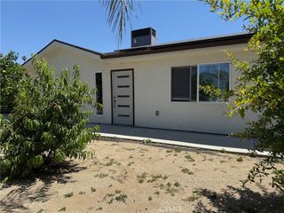 1/2 Quartz, Winnetka, CA 91306