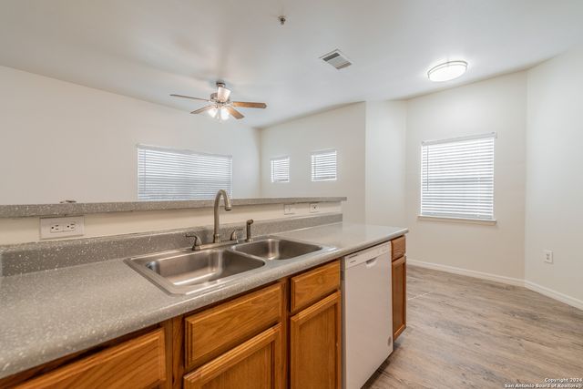 1000 Diamond Dr Apt 2004, Boerne, TX 78006