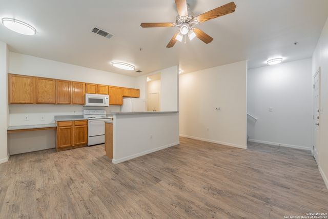 1000 Diamond Dr Apt 2004, Boerne, TX 78006