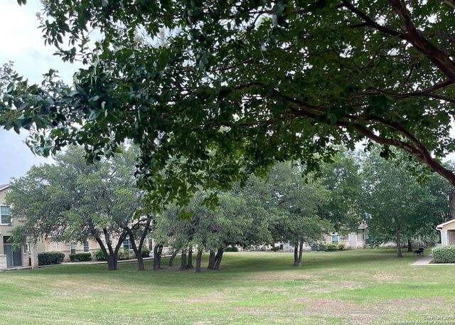 1000 Diamond Dr Apt 2004, Boerne, TX 78006