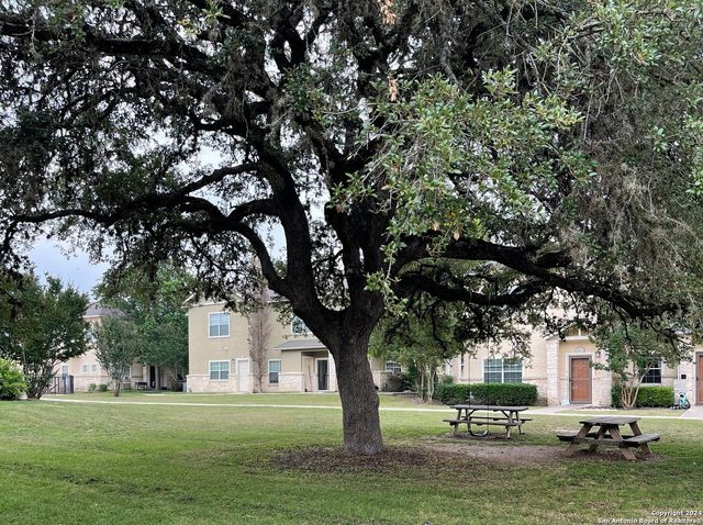 1000 Diamond Dr Apt 2004, Boerne, TX 78006