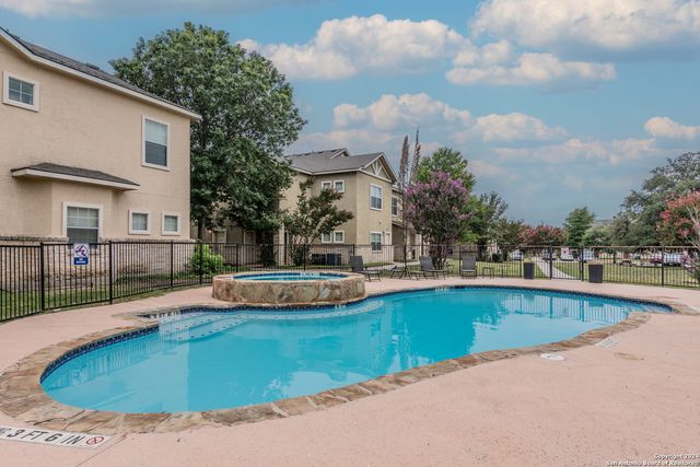 1000 Diamond Dr Apt 2004, Boerne, TX 78006