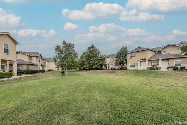 1000 Diamond Dr Apt 2004, Boerne, TX 78006