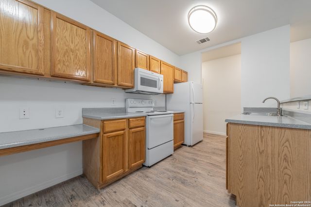 1000 Diamond Dr Apt 2004, Boerne, TX 78006