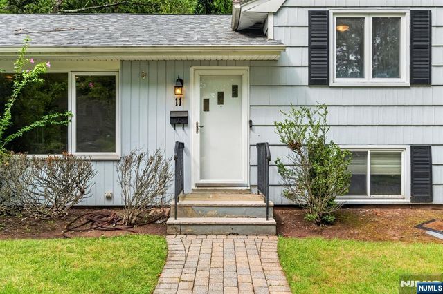 11 Lockwood Lane, Closter, NJ 07624