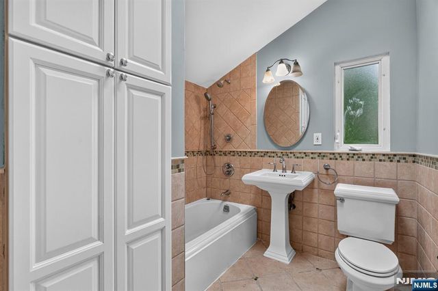 11 Lockwood Lane, Closter, NJ 07624