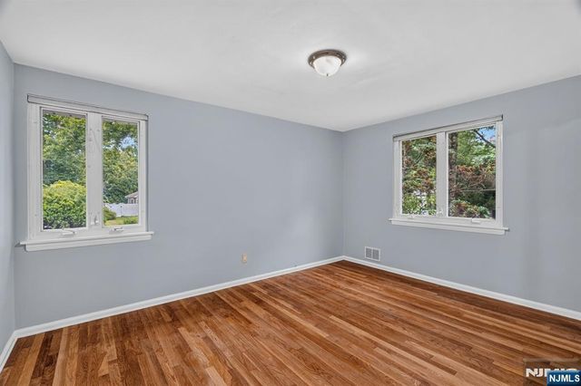 11 Lockwood Lane, Closter, NJ 07624
